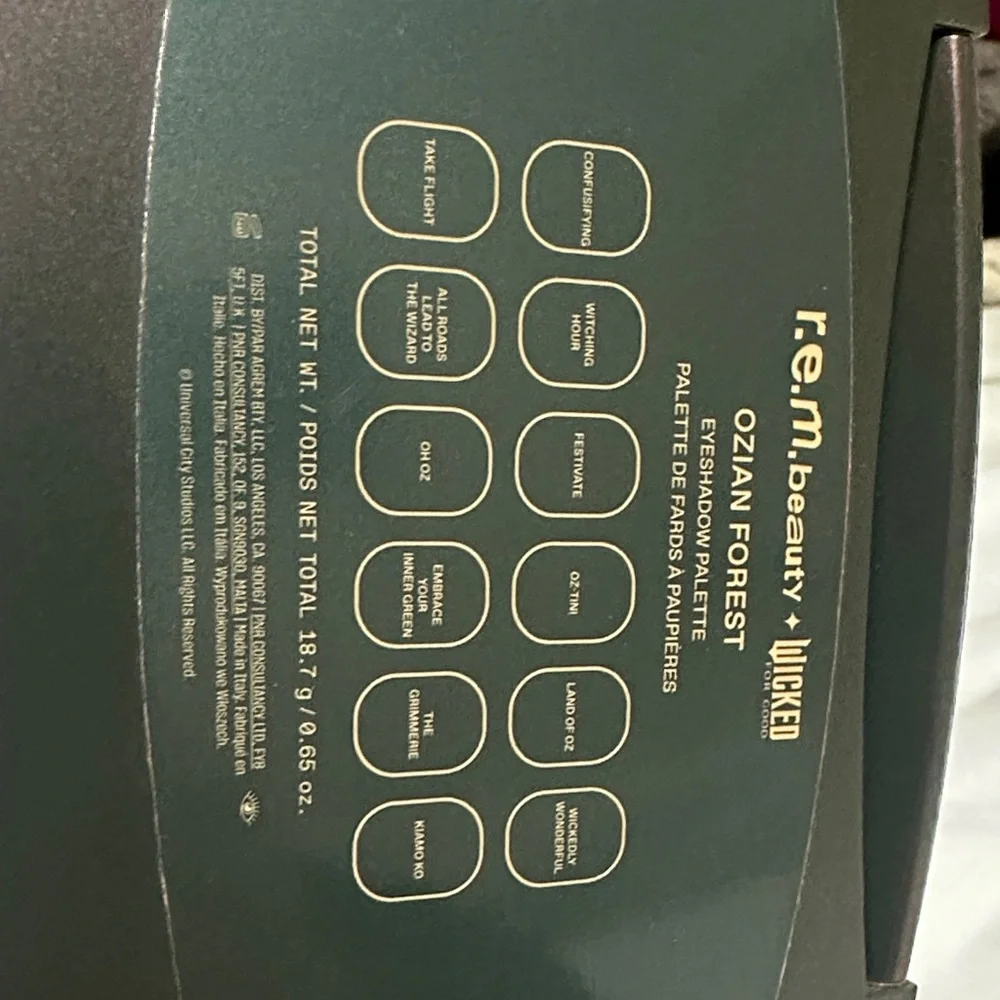 r.e.m. beauty Wicked Eyeshadow Palette - Gold and Black - Picture 5 of 9